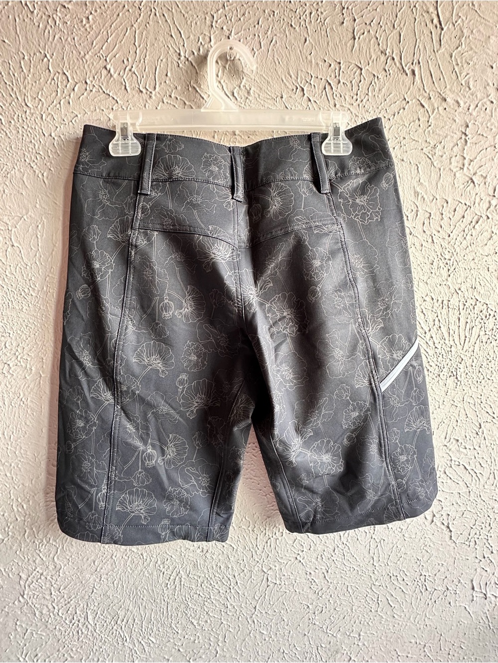Wild Rye Freel MTB Bike Shorts Women's 6 Lotus
Greyscale Floral 12 - Picture 8 of 16